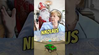 Merkel und Monte schauen in ihren Nikolaus Stiefel [upl. by Stanway]