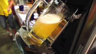 Automatic Beer Pouring Machine in Japan [upl. by Mcgruter]