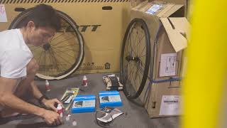 MAVIC CROSSMAX SLS 29” boost wheel set Vittoria Mezcal XCRace tire tubeless tire installation [upl. by Weihs]