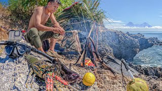 CAMPING BERTAHAN HIDUP  BERBURU LOBSTER CUMI KEPITING amp BAKAR DI PANTAI BERTEBING  Catch amp Cook [upl. by Nalniuq]