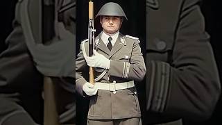 Ehrenposten der NVA  Wachregiment „Friedrich Engels“ ddr militär wachbataillon soldaten garde [upl. by Aikemehs]