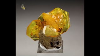 21381  WULFENITE Touissit Morocco [upl. by Haisi]