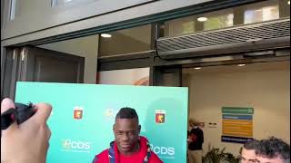 Genoa l’accoglienza alle visite mediche di Mario Balotelli a Multedo [upl. by Ailbert123]