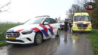 Auto te water in Uitwijk drie inzittende uit auto gehaald [upl. by Brandyn930]