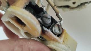 The best way of replacing a plug or switch in a house with aluminum wiring [upl. by Kalasky]