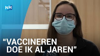 Denise is klaar voor de eerste vaccinatie bij de Schiphol XLprikstraat [upl. by Meir]