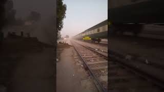 27 up Shalimar express passing at sadiqabad station [upl. by Ytomit129]