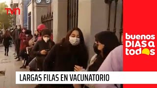 Bloqueo del Pase de Movilidad Largas filas y mucho frío en vacunatorios para cuarta dosis [upl. by Nyasuh]