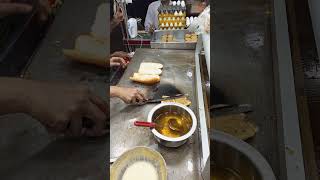 Anday Wala burgerKarachi Famous Anday wala Burgerstreetfood andaywalaburger karachifoodsfood [upl. by Eseilenna]