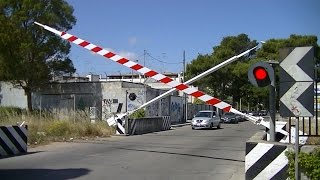 Spoorwegovergang Lecce I  Railroad crossing  Passaggio a livello [upl. by Ahsita]