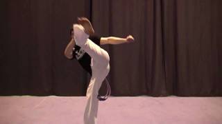 Martelo  Capoeira movimento  slow motion [upl. by Ramalahs710]