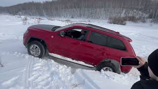 Offroad Jeep Grand Cherokee wk2 snow rides [upl. by Munshi]