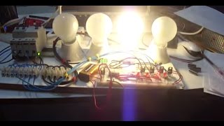 Optoacoplador MOC3021 PIC16F88 y triac BTA08 luces secuenciales parte 1 [upl. by Inaluiak]