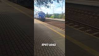 EP071042 ze Składem TLK FLISAK train kolej pkp shorts slowmotion [upl. by Gilmour728]