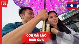 Đi ăn cơm gặp cô gái Lào học Y tại Việt Nam  Du lịch Lào [upl. by Orestes319]