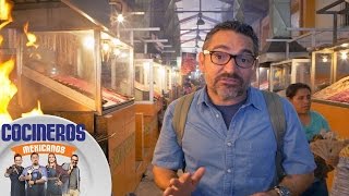 Gastronomía mexicana Nico se llena de sabores en un mercado de Oaxaca  Cocineros mexicanos [upl. by Fanchette]