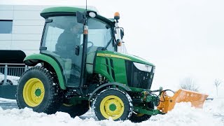 John Deere  Kompakttraktoren Einsatz im Winter [upl. by Libna]