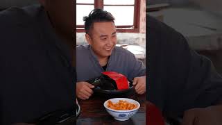 Jingjing doesnt let Baimao eat onions food ruralchina country [upl. by Higginbotham653]