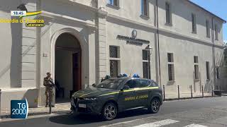 Catanzaro pagava 4 euro all’ora i dipendenti Imprenditore arrestato per sfruttamento [upl. by Nivalc12]