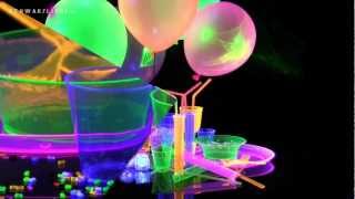 Schwarzlicht  Neon Party Geschirr  Blacklight dishes [upl. by Fausta850]