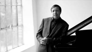 Mozart  Piano Concerto No 2 in Bflat major K 39 Murray Perahia [upl. by Nnylatsyrc]