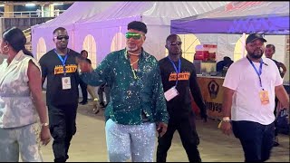 KOFFI OLOMIDE ALIVYOTUA KWA MKAPA AONGOZANA NA MKEWE APIGIWA SHANGWE ZITO NA MASHABIKI WA YANGA [upl. by Flo]