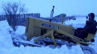 John Deere 440 Crawler makes a huge snow pile [upl. by Shaver]