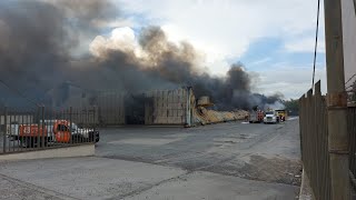 Fuerte incendio en la empresa FICOSA [upl. by Aimak9]