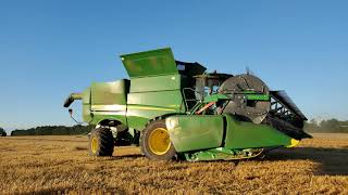 3 John Deere S780 combines harvest 250 acre wheat field into the night in Michigan [upl. by Jamaal]