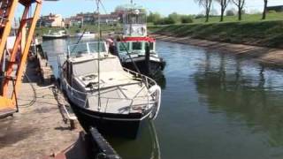 Motorjacht gezonken april 2011 in de haven van WSV Giesbeek [upl. by Enaols]