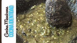 ¿Cómo hacer Salsa verde en molcajete Receta Mexicana Yuri de Gortari [upl. by Gold511]