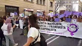 8M  Huelga feminista Manifestación estudiantil en Barcelona [upl. by Maidy]