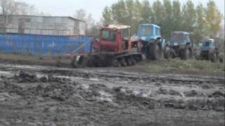 Как буксируют ДТшку  How to tow tracked tractor DT75 [upl. by Jamila256]