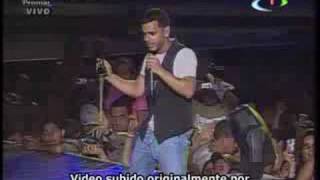 Tito El Bambino  Remix Baila Morena Felina Amor De Colegio  Barquisimeto Top Festival 2008 [upl. by Anelagna]