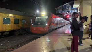 20888 Varanasi  Ranchi Vande Bharat Express Arriving Koderma Junction [upl. by Beaston]