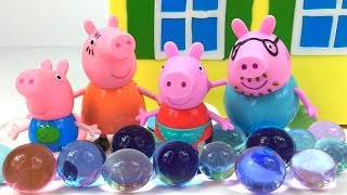 GESCHICHTE MIT PEPPA WUTZ UND IHRE FAMILIE  DAS BAD MIT WASSERBÄLLE ÜBERSCHWEMMEN DAS GANZE HAUS [upl. by Yalc]