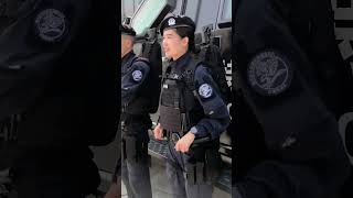 感觉特警的这装备很重特警police [upl. by Kammerer556]