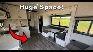 Spacious Lightweight Bunkhouse 5th Wheel  2025 Eagle 29DDB [upl. by Stacee349]