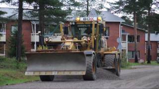 Volvo FM12  Cat 140H Grader [upl. by Rdnaskela]