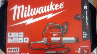 Battery grease gun Milwaukee M18GG201C [upl. by Nolra]