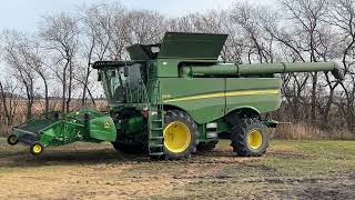 JD S690 combine SN 785299 Selling Apr 1725  wwwfraserauctioncom [upl. by Sparks564]