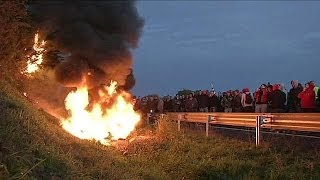 Francia continua la protesta dei bretoni nuovi scontri [upl. by Swayne579]