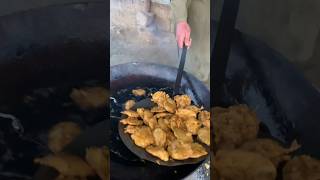 Highway food l pakoray l naan pakoray highwayfood pakoray nanpakoray healthfood healthypakistan [upl. by Cordeelia]