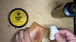 Tratamiento del cuero con Herman Survivors Neatsfoot oil Mink Oil impermeabilización Leather Piel [upl. by Marrin]