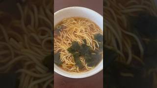 学校休みだったからラーメン作ったった。 とんこつ 飯テロ 飯テロ動画 大食い ラーメン 休日 高校生 [upl. by Yrokcaz484]