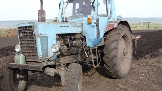 Tractor MTZ80L plowing the garden  Трактор МТЗ80Л вспашка огорода [upl. by Acinok]