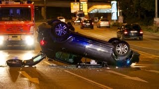 Schwerer Verkehrsunfall Auto auf dem Dach [upl. by Rimhsak]