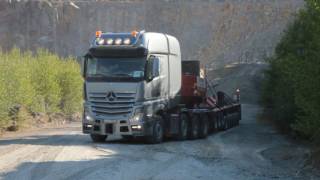 Mercedes Actros SLT op een helling van 15 met 100T [upl. by Kernan317]