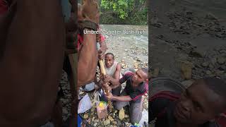 Sheltering from the Rain while Gold Mining in Papua New Guinea and a Look at the Gold so far [upl. by Sirdi627]