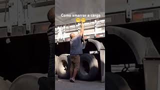 como amarrar a carga caminhão truk engraçado shorts [upl. by Asetal]